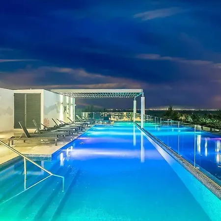 Private Pool & Jacuzzi Steps To Beach & 5Th Ave
